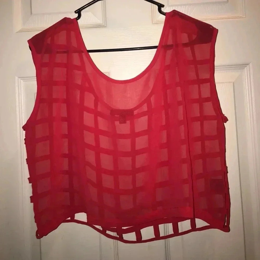 🧾 Red crop top ☑️